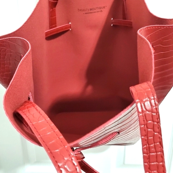 ‼️ 3/$20 Patterned Red Shoulder Tote Bag - Picture 2 of 3